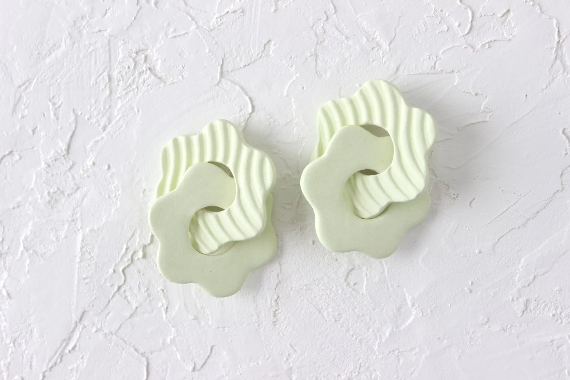 Wavy Striped 6-Sided Flower Link Earrings